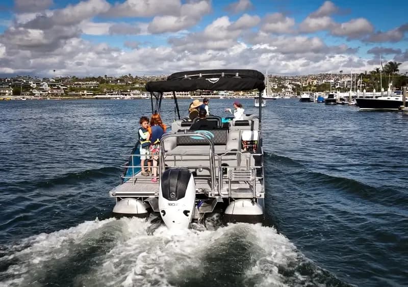 V30 Electric Pontoon by Vision Marine