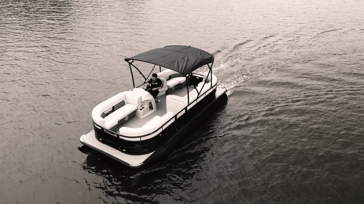 WX Tritoon by Vision Marine